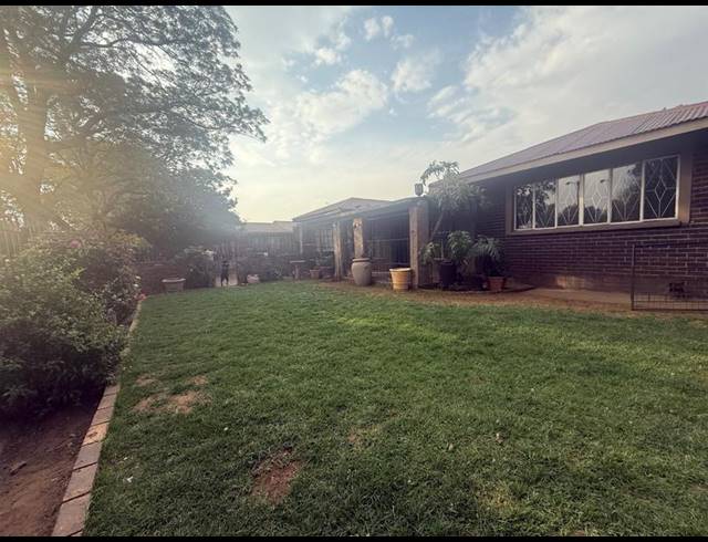 5 BEDROOM HOUSE FOR SALE IN VANDERBIJLPARK CW 5